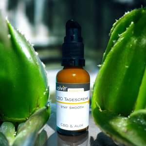 CBD Tages Creme mit 300mg CBD in einem 30ml Glasflaschen...